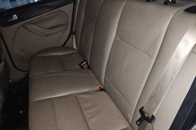 Used Ford Focus 2013 Hatchback Classic 1.8L Automatic Fashion Edition
