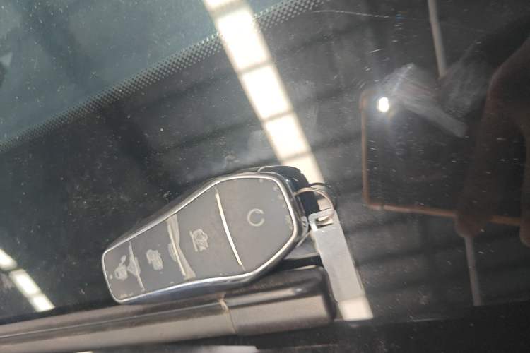 Used BYD Song L DM-i 2025 Intelligent Driving Version 112 km Leading Trim Vehicle Key