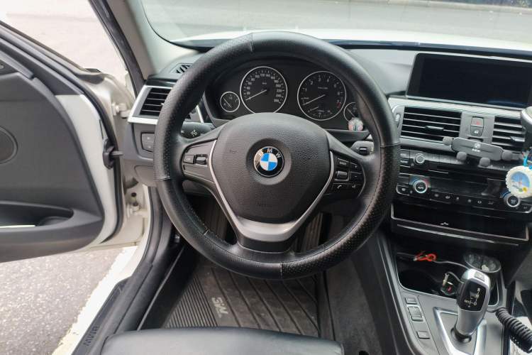 Used BMW 3 Series 2016 320Li Ambition Model
