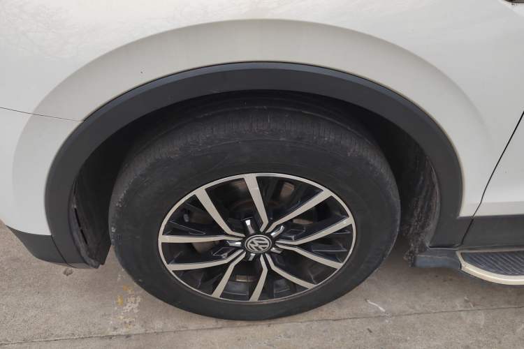 Used Volkswagen Tiguan L 2017 330TSI Automatic Two-Wheel Drive Luxury Edition Exterior 4