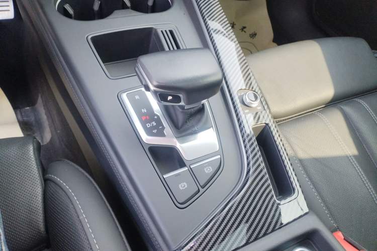 Used Audi A4L 2022 40 TFSI Luxury Dynamic Model Gear Lever