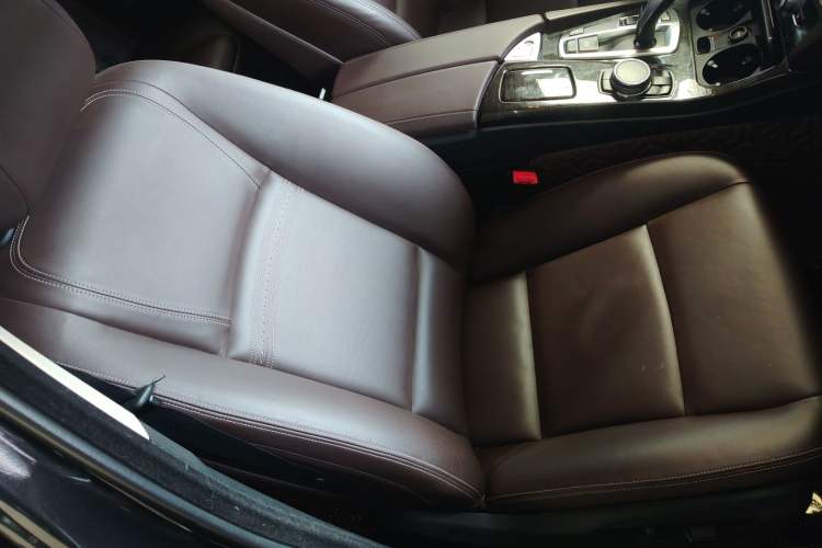 Used BMW 5 Series 2017 525Li Luxury Design Package Right Front Seat