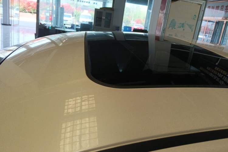 Used Nissan Tiida 2016 1.6L CVT Cool Dynamic Edition Roof