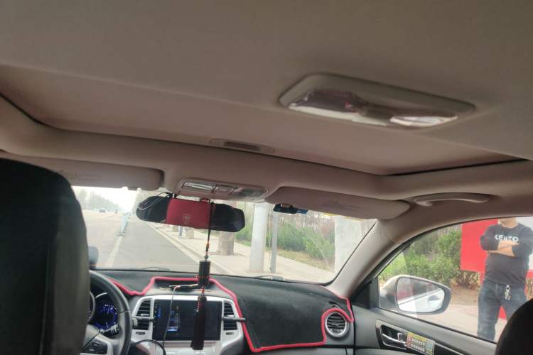 Used CHANGAN Eado 2015 1.6L Manual ZhiKu Model China V Standard
