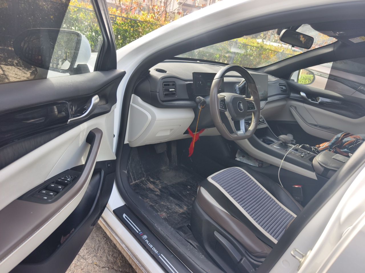 BYD Qin PLUS 2023 Champion Edition DM-i 55KM Leading Model — снимка 16