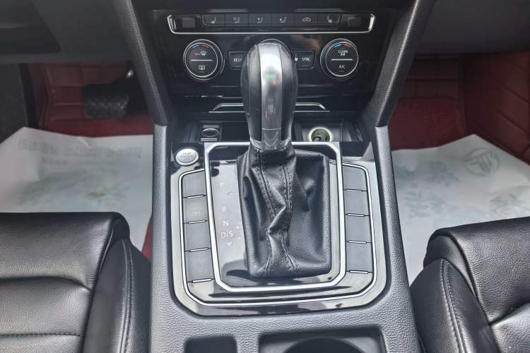 Used Volkswagen Magotan 2019 330TSI DSG Luxury Model China V Standard Gear Lever