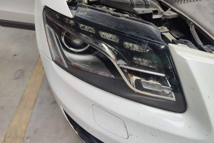 Used Audi Q5 2011 2.0TFSI Ambition Edition Right Front Headlight