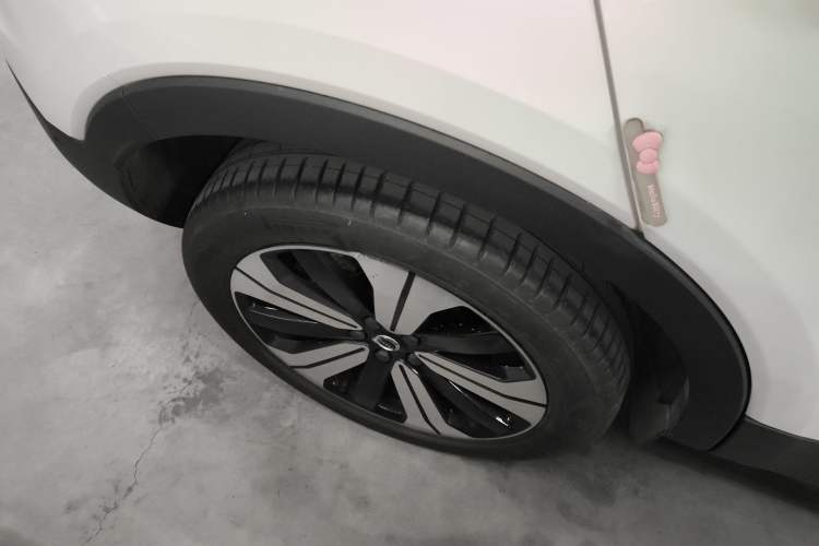 Used Volvo C40 2022 Long-Range PRO Version Right Rear Wheel Hub