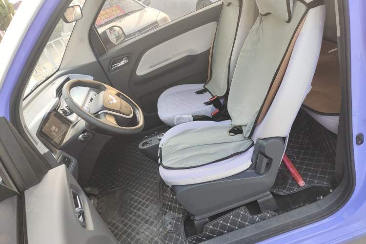 Used Wuling Hongguang MINIEV 2021 Macaron Sandwich Model 120 km Lithium NMC
