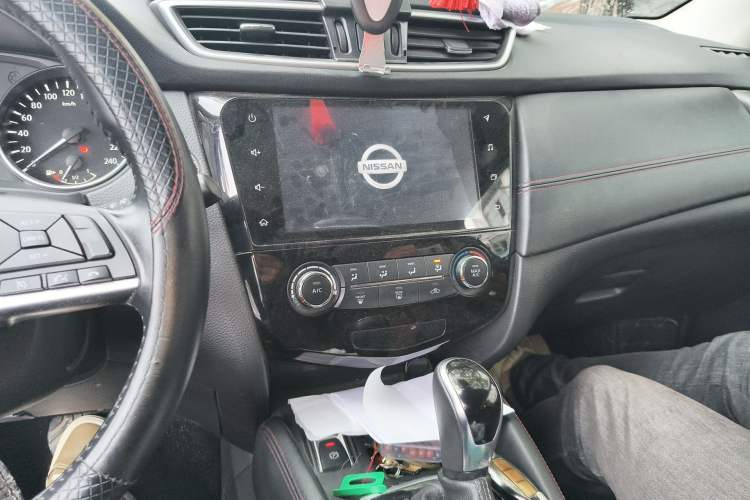 Used Nissan Qashqai 2019 2.0L CVT Luxury Edition Audio And AC Panel