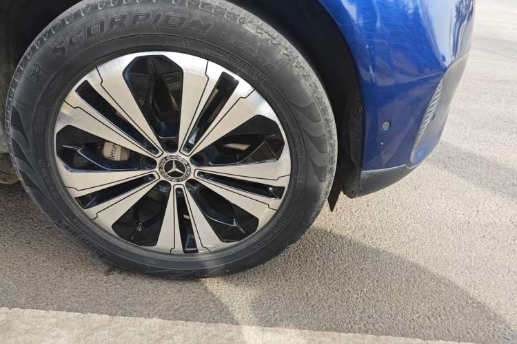 Used Mercedes-Benz EQC 2021 EQC 350 4MATIC Right Front Wheel Hub