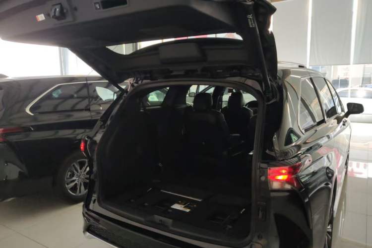 Used Toyota Granvia 2024 2.5L Hybrid Prestige PLUS Edition