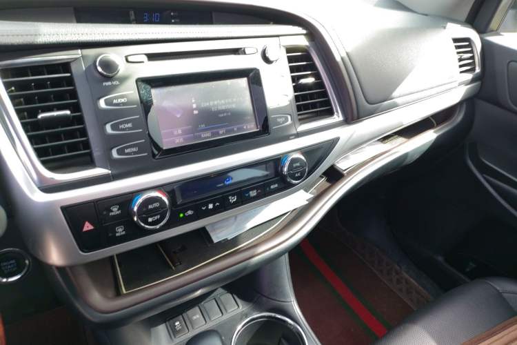 Used Toyota Highlander 2018 2.0T Two-Wheel-Drive Luxury Edition 7 Seats Emission Standard China V
