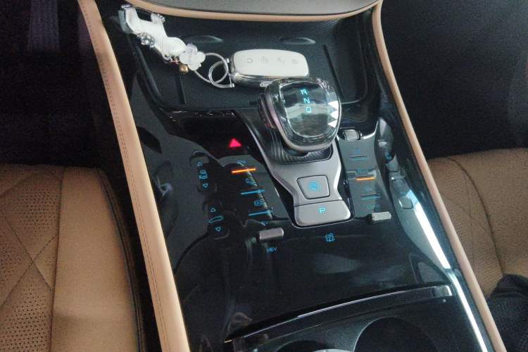 Used Denza D9 2022 DM-i 970 Four-Wheel Drive Prestige Model Gear Lever