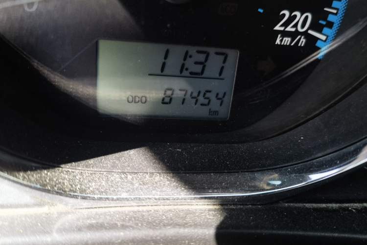 Used Toyota YARiS L Zhi Xiang 2017 1.5E Manual Charm Edition Odometer Close Up