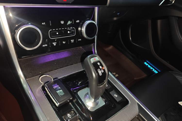 Used Jaguar XEL 2020 2.0T 200PS R-DYNAMIC Youth Sports Edition Gear Lever