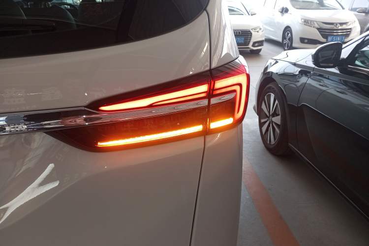 Used Buick GL8 2023 Land Executive Class Smart Enjoyment Model
