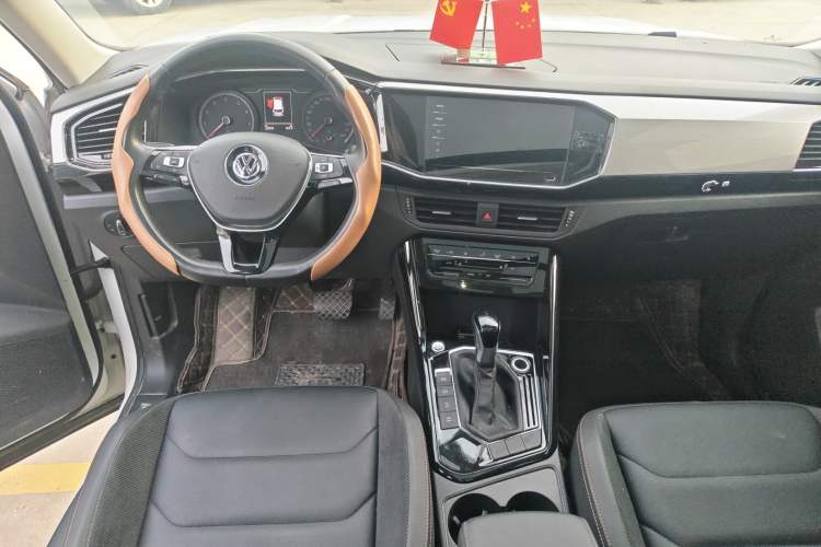 Used Volkswagen Tayron 2020 330TSI Two-Wheel Drive Luxury Smart Connectivity Version Center Console