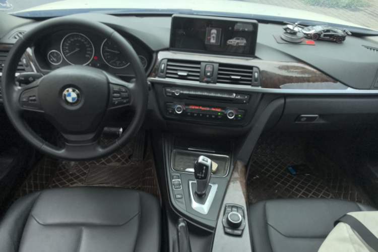 Used BMW 3 Series 2014 320Li Fashion Model Center Console