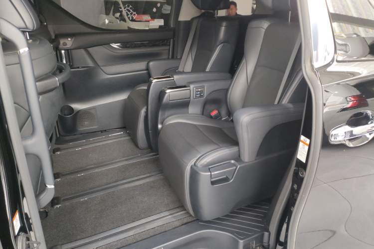 Used Toyota Vellfire 2020 Dual-Engine 2.5L HV Luxury Edition
