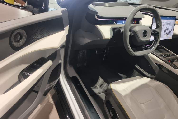 Used Lotus EMEYA 2025 600 Touring Edition
