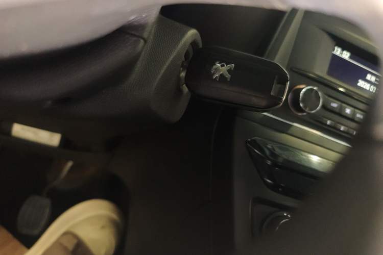 Used Peugeot 308 2016 1.6L Manual Fashion Edition Interior 1