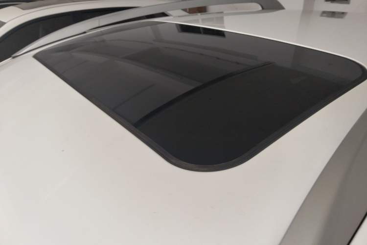 Used Bestune X80 2017 2.0L automatic Technology trim level Roof