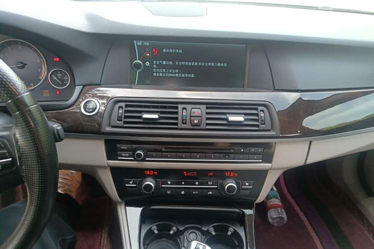 Used BMW 5 Series 2011 523Li Leading Model Audio And AC Panel