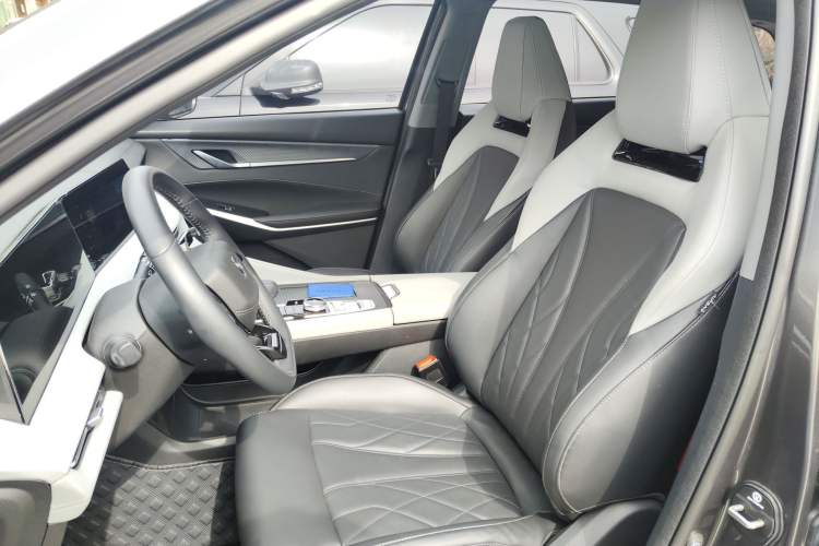 Used Changan CS75 PLUS 2024 3rd Generation Champion Edition 1.5T Intelligent Drive Dynamic Model
