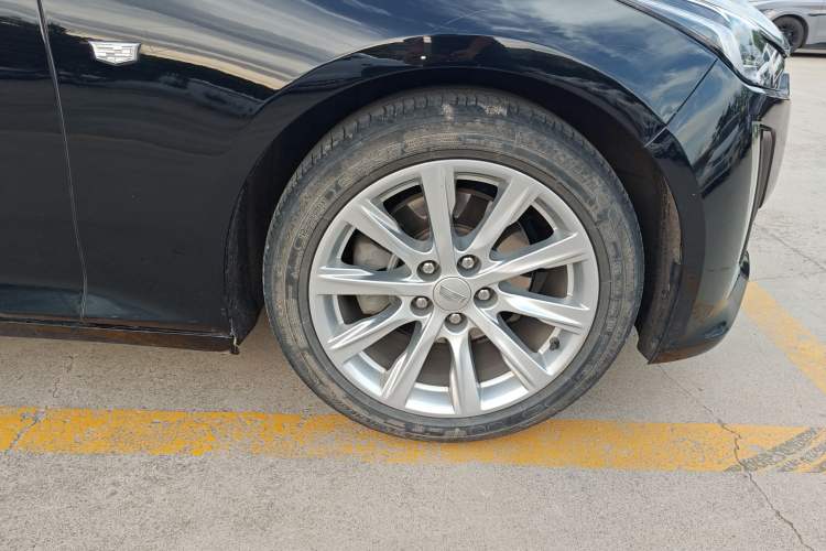 Used Cadillac CT5 2021 28T Fashion Edition Right Front Wheel Hub