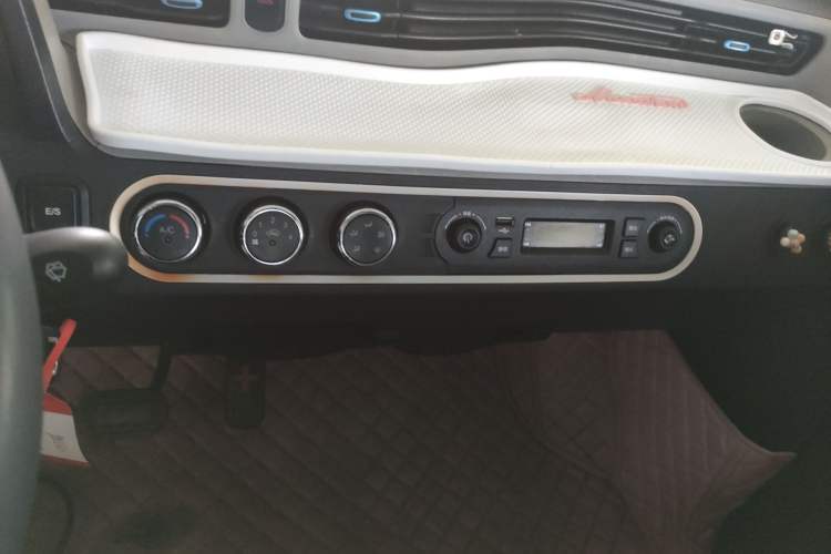 Used Wuling Hongguang MINIEV 2020 Enjoyment Model Lithium Iron Phosphate Audio And AC Panel