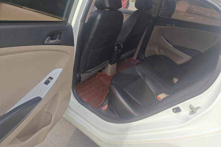 Used Hyundai Verna (older generation) 2016 1.4L Automatic Smart GLS Left Rear Seat