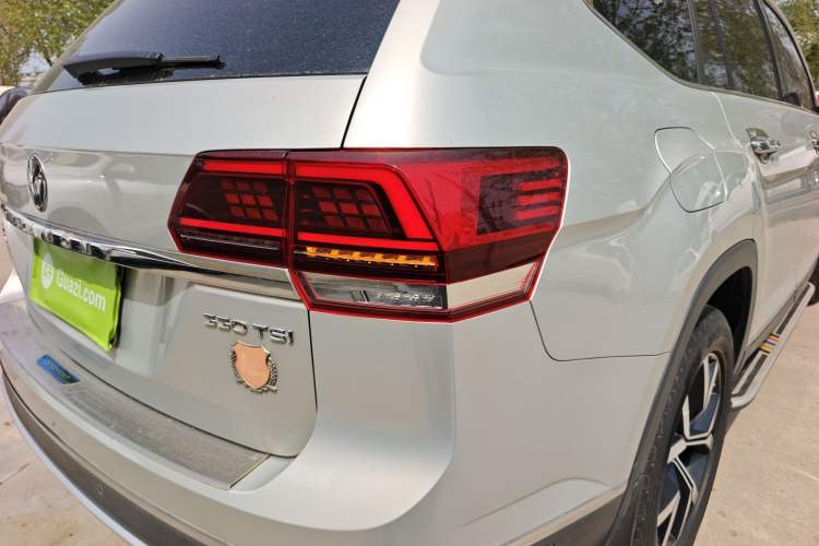 Used Volkswagen Teramont 2020 Revised Version 330TSI Two-Wheel Drive Luxury Edition Right Rear Taillight