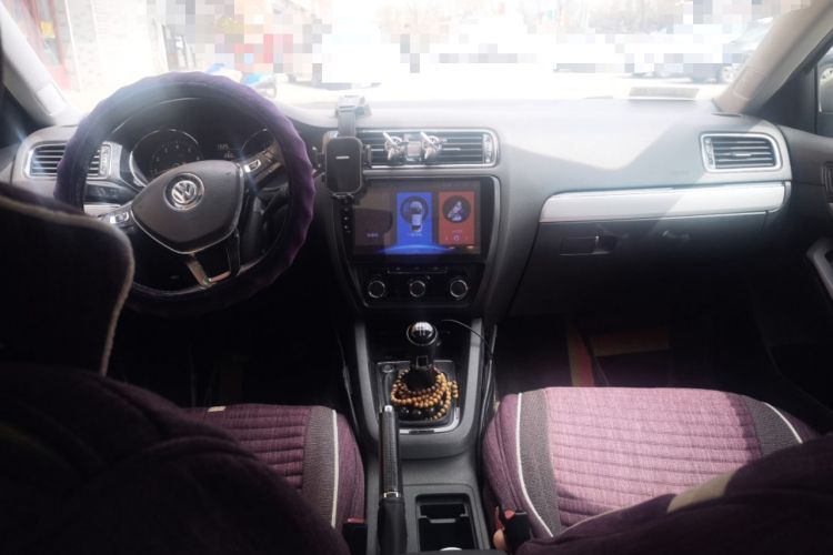 Used Volkswagen Sagitar 2017 1.6L Manual Comfort Model Center Console