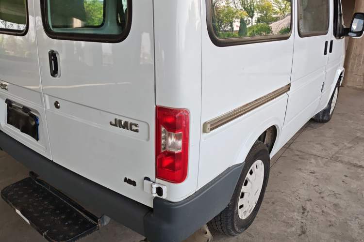 Used JMC Transit 2017 2.8T Commercial Version Short Wheelbase Mid-Roof 6/7/8-Seater JX493 Right Rear Taillight