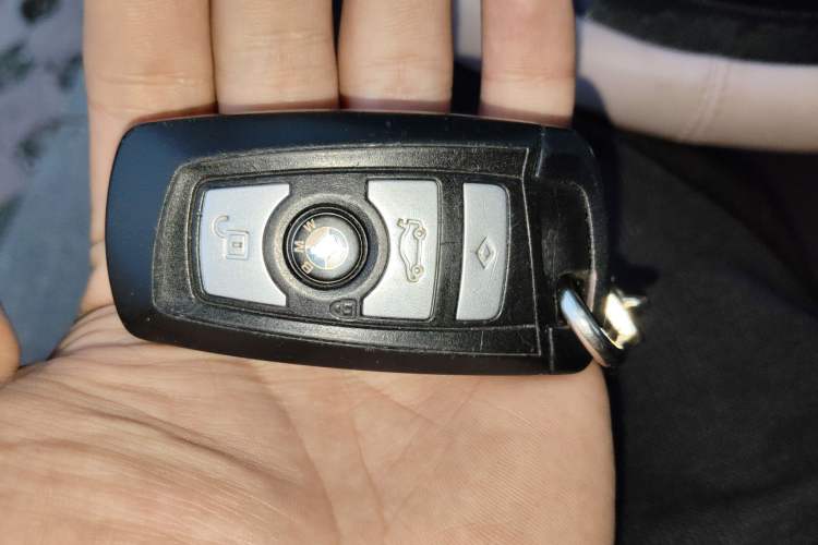 Used BMW 5 Series 2014 520Li Elegant Model
