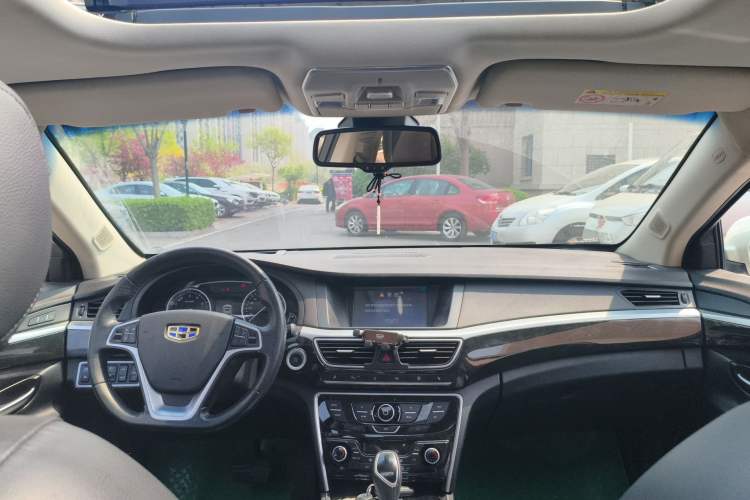 Used Geely Auto Emgrand GT 2015 1.8T Flagship Model Center Console