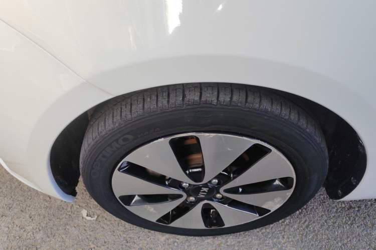 Used Kia K2 2012 Hatchback 1.6L AT Premium Commemorative Edition
