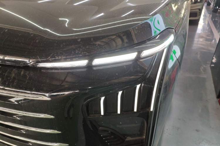 Used FORTHING Xinghai V9 2024 1.5TD 200km Chinese Knot Series Luxury Version
