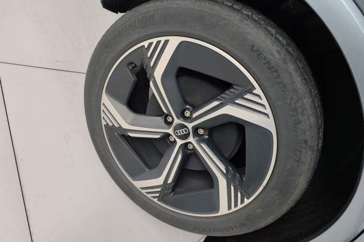 Used Audi Q4 e-tron 2024 40 e-tron Boundary Edition Exterior 5