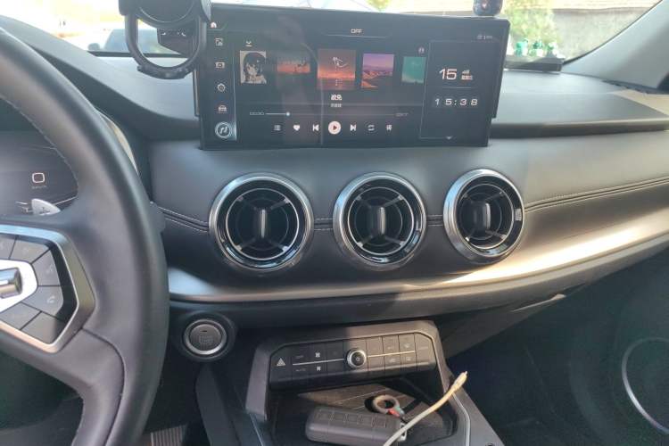 Used Wey VV6 2020 2.0T Two-Wheel Drive Smart Protection+ Audio And AC Panel