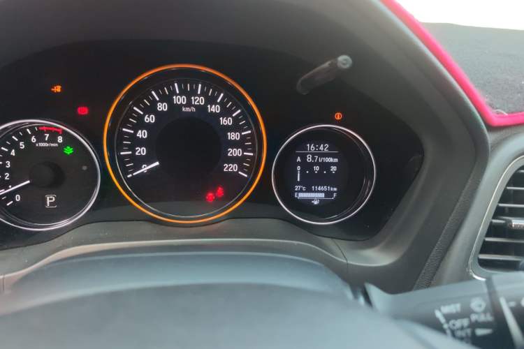 Used Honda Vezel 2015 1.8L CVT 2WD Luxury Model Odometer Close Up