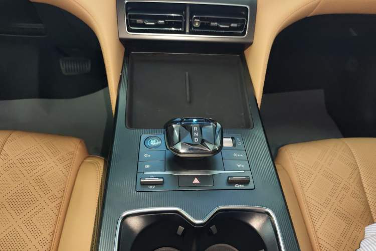 Used BYD Song L DM-i 2024 112 km Leading Edition Gear Lever