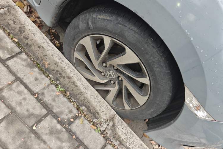 Used Honda Civic 2016 220TURBO CVT Luxury Edition Right Front Wheel Hub