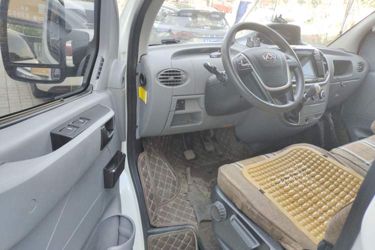 Used SAIC MAXUS Xintu V80 2021 2.0T Manual Classic Aoyuntong Short Wheelbase Mid-Roof 5/6-Seater Driver Seat