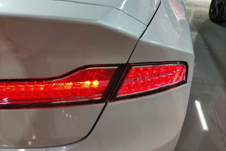 Used Lincoln MKZ 2020 2.0T Deluxe Edition