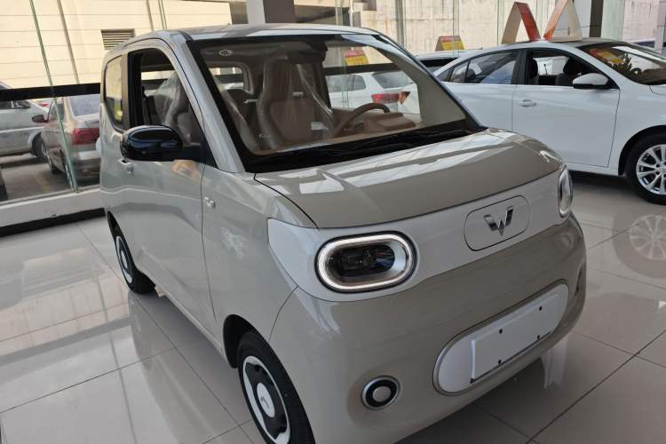 Used Wuling Hongguang MINIEV 2024 3rd Generation 215km Youth Edition Front Right 45 Deg