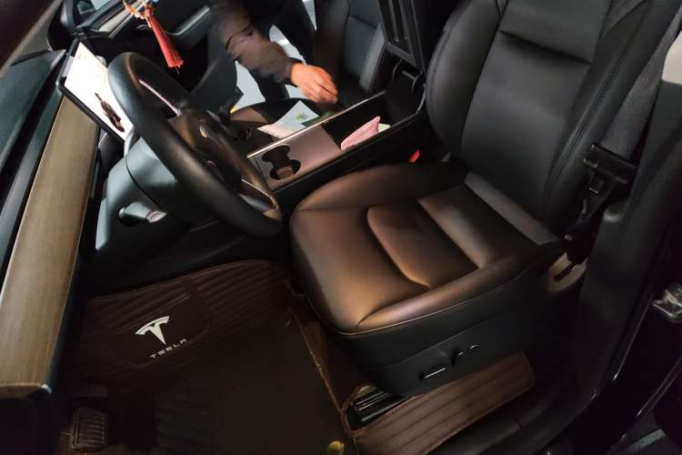 Used Tesla Model Y 2021 Long-Range All-Wheel-Drive Version