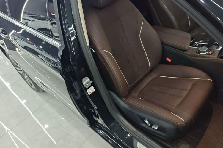 Used BMW 5 Series 2023 530Li Leading Edition Luxury Package Right Front Seat