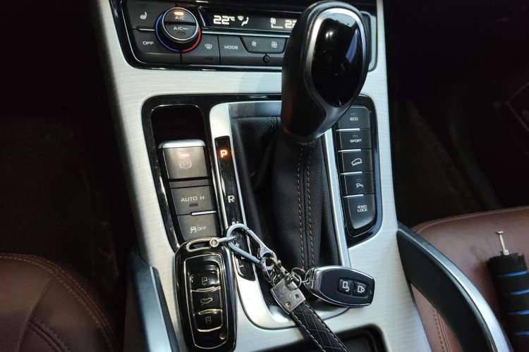 Used Geely Auto Emgrand X7 Sport 2018 1.8TD Automatic All-Wheel-Drive ZhiZun Model with 4G Connectivity